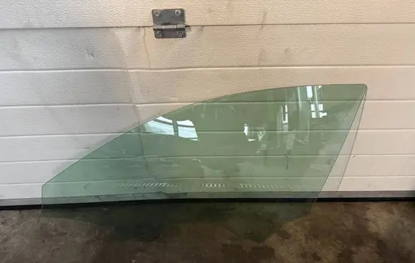 Audi A3 S3 8V Front door window glass four-door