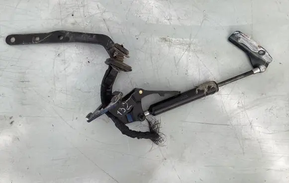 Volvo V70 Tailgate/trunk/boot hinge 8643157