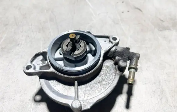 Audi Q7 4L Vacuum pump 057145100AF