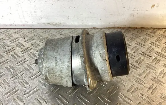 Porsche Cayenne (92A) Engine mount bracket 7P6199131C