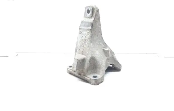 Engine mounting bracket