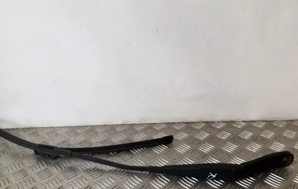 Volvo XC60 Front wiper blade arm 30753530