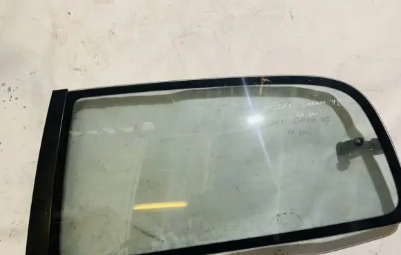 Nissan Sunny Rear side window