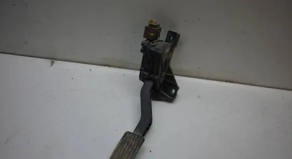 Mitsubishi Colt Accelerator throttle pedal MN125792