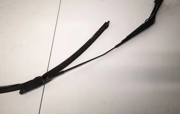 Ford Focus Front wiper blade arm bm5117526ab