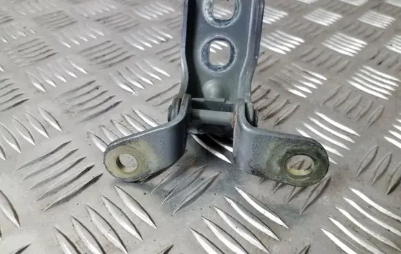 Opel Mokka Front door upper hinge