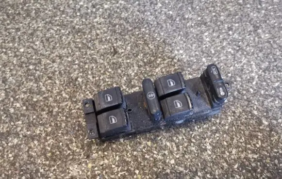 Volkswagen PASSAT B5.5 Electric window control switch 1J4959857