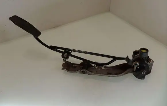 KIA Carens I Accelerator throttle pedal 0281002470 282402918