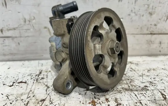 Honda FR-V Power steering pump 005812F