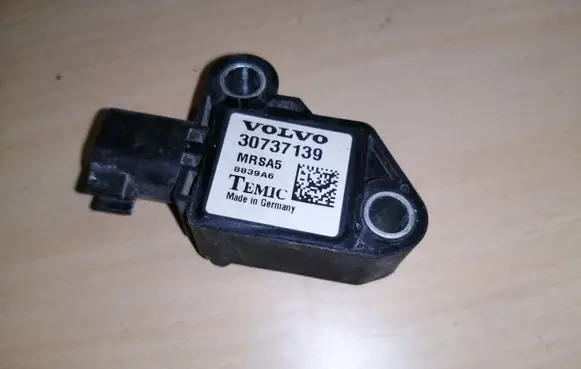 Volvo V50 Airbag deployment crash/impact sensor 30737139