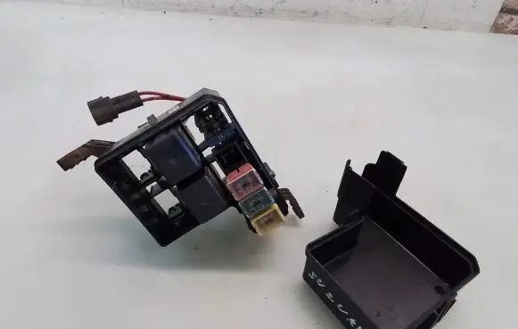 Suzuki Swift Cultus Fuse module
