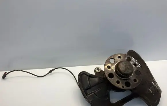 Mercedes-Benz E C207 W207 Front wheel hub