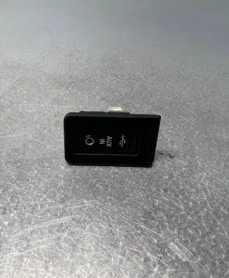 BMW 5 E60 E61 USB socket connector 9138402