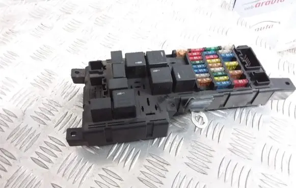 Volvo V70 Fuse module 8637841 518717004