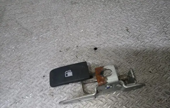 Mazda CX-7 Fuel tank opening switch 
