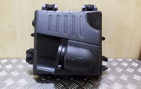 Renault Trafic II (X83) Air filter box 8200467321B 93856612