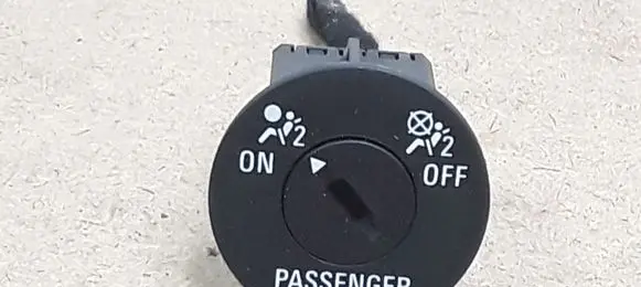 Opel Insignia A Passenger airbag on/off switch 13268602