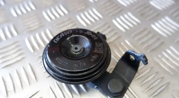 Toyota Prius (XW50) Horn signal 8656047050