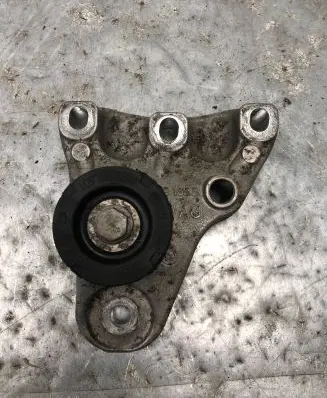 Skoda Fabia Mk2 (5J) Engine mount bracket 6R0199185B
