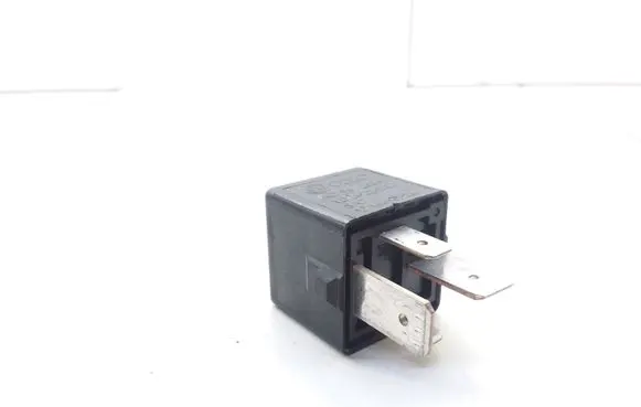Volkswagen PASSAT B6 Hazard warning light relay V23134J52X430 1K0951253A