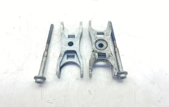 Volkswagen Touran III Fuel Injector clamp holder 04L216
