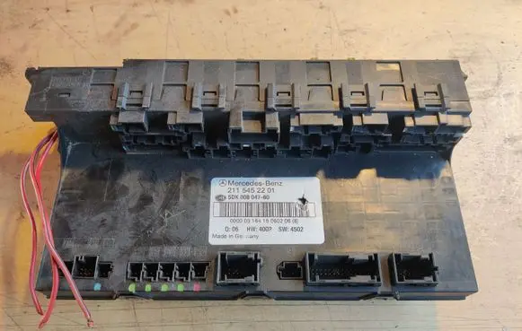 Mercedes-Benz E W211 Fuse module 2115452201