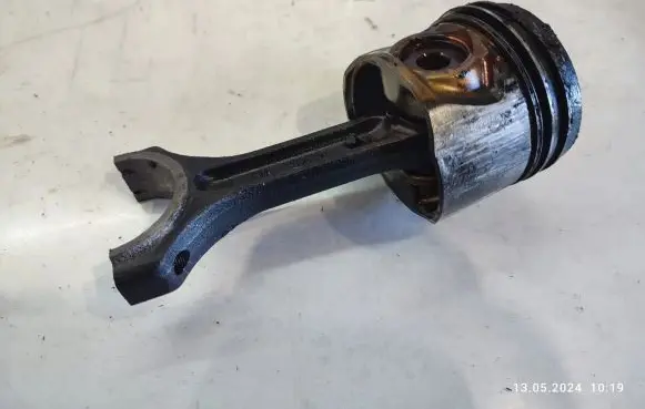 KIA Carens II Piston 