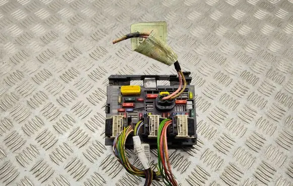 Citroen C5 BSM Control unit 9675877980 R02