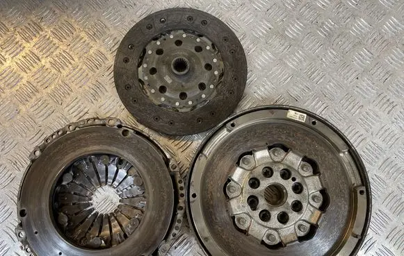 Opel Vivaro Clutch set kit 123107183R 301015679R 302052965R
