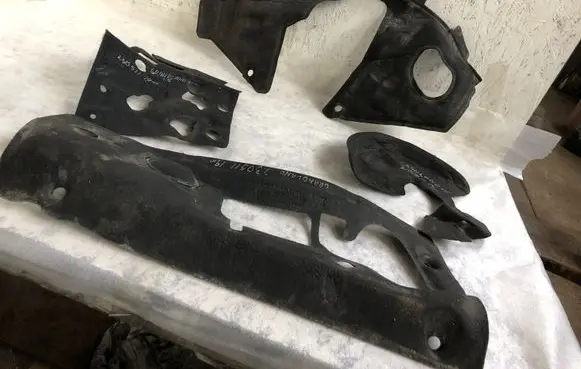 Opel Grandland X Heat shield in engine bay 