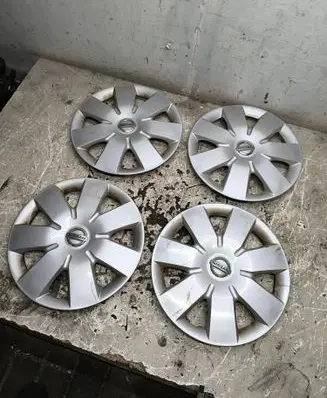 Nissan Almera Tino R15 wheel hub/cap/trim 403159U00A