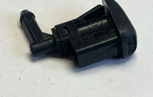 BMW 3 E46 Windshield washer spray nozzle 7056732