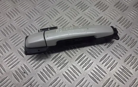 Opel Agila B Front door exterior handle/bracket 