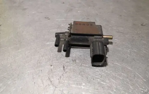 Mazda 626 Vacuum valve 80622
