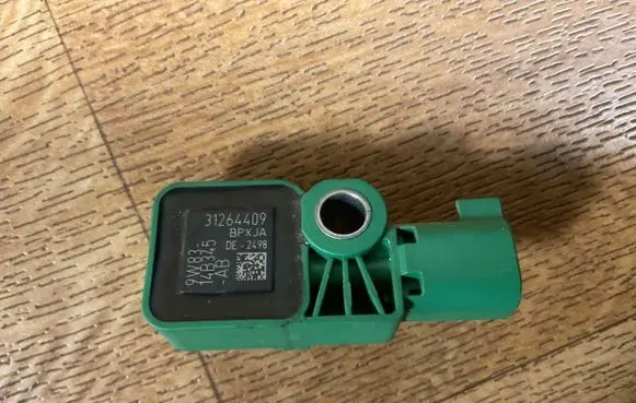 Volvo V50 Airbag deployment crash/impact sensor 31264409 867Z30