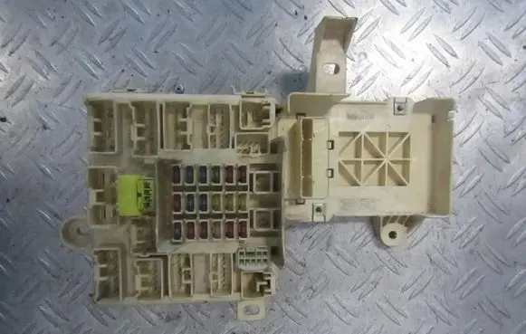 Lexus IS 200-300 Fuse box set