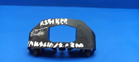 Mercedes-Benz R W251 Fender mounting bracket A2516900021