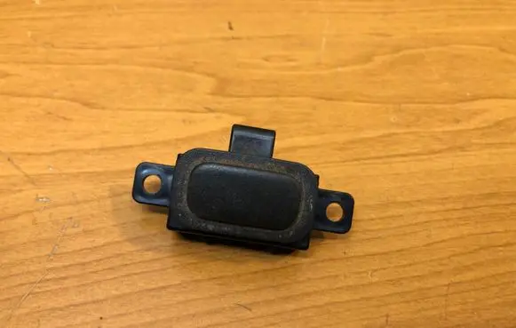Subaru Impreza II Armrest lock 