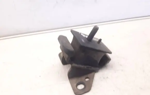 KIA Sorento Engine mount bracket 218123E150