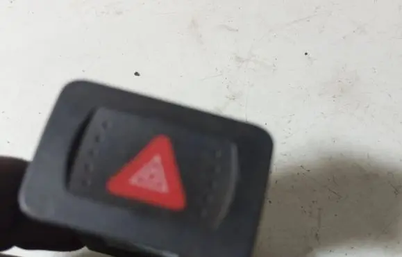 Volkswagen Golf IV Hazard light switch 1J0953235J
