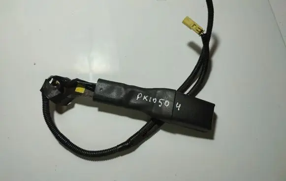 Subaru B9 Tribeca Front seatbelt buckle G026202