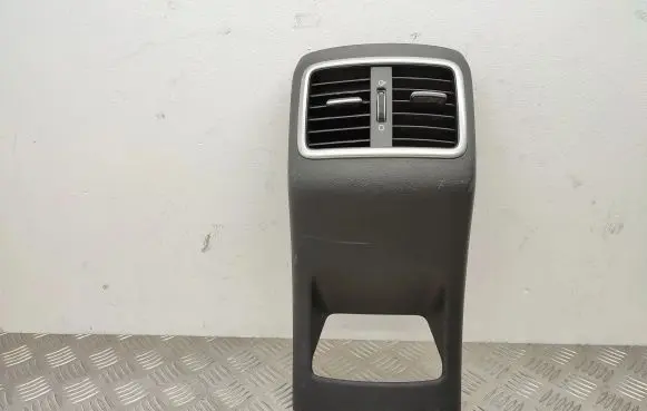 Rear air vent grill
