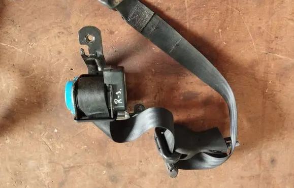 Chrysler Voyager Third row seat belt 