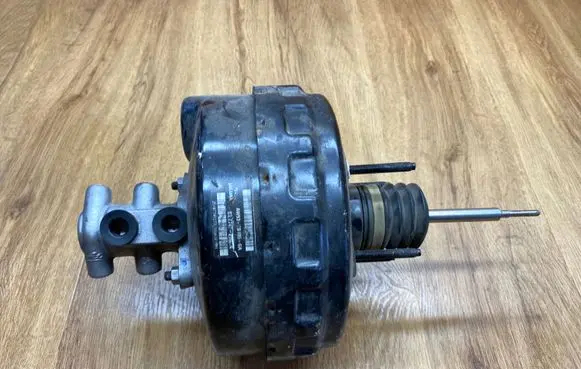 Jaguar XJ X351 Brake booster AW932B195GA 03177472