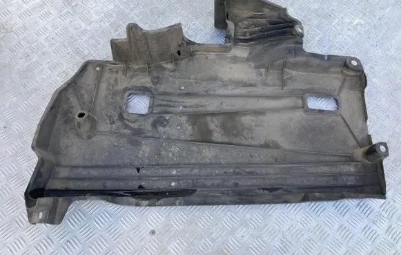 Toyota Prius (XW50) Side bottom protection 57628-47020