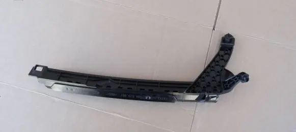 Audi A3 8Y Rear door windshield rail 8Y0839067