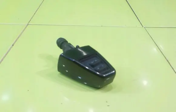 BMW X3 E83 Headlight washer pump PRZOD