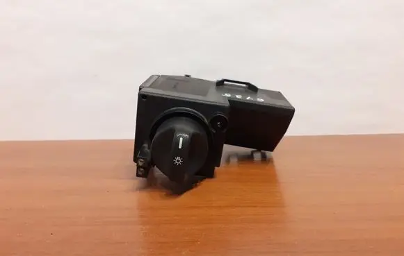 Mercedes-Benz E W210 Light switch 2105450104 6135