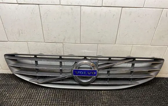 Volvo S60 Front bumper upper radiator grill 31333834 31333842 31386478