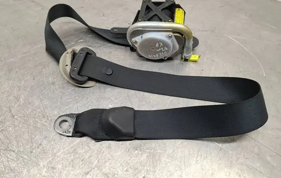 Toyota Avensis T250 Front seatbelt 7322005051 TEAF2EF050P